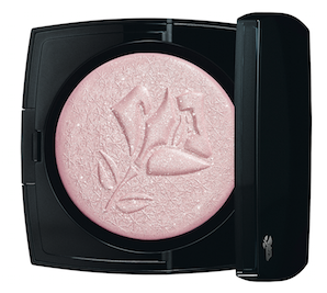 Lancome Highlighter Rose Etincelle illuminates your face and collarbones with a joyful glow. 